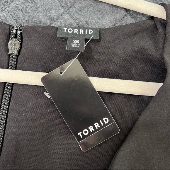 Torrid Dress Women 26 Skater Crepe Black Sleeveless Fit & Flared Studio DD - Picture 6 of 9